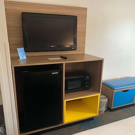 デイズ イン バイ ウィンダム バルドスタ アット レインウオーター カンファレンス センター エクステリア 写真